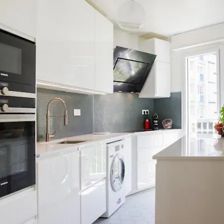 Apartment Eiffel Tour - Lovely 2 Bedrooms Paris