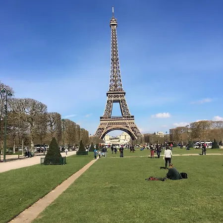 Eiffel Tour - Lovely 2 Bedrooms Parijs